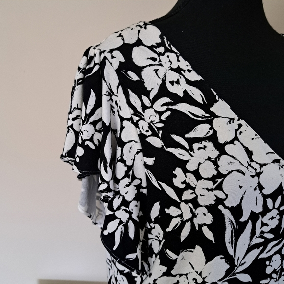 Ralph Lauren Floral Print Top Black White Ladies Medum Flutter Sleeve Shirt - Picture 7 of 10